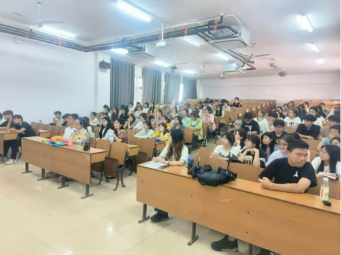 筑夢舞臺 繪影未來 2025級戲劇影視美術(shù)設(shè)計(jì)專業(yè)教育培訓(xùn)會順利召開